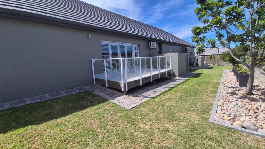 To Let 6 Bedroom Property for Rent in Num Num Cape Estate Western Cape